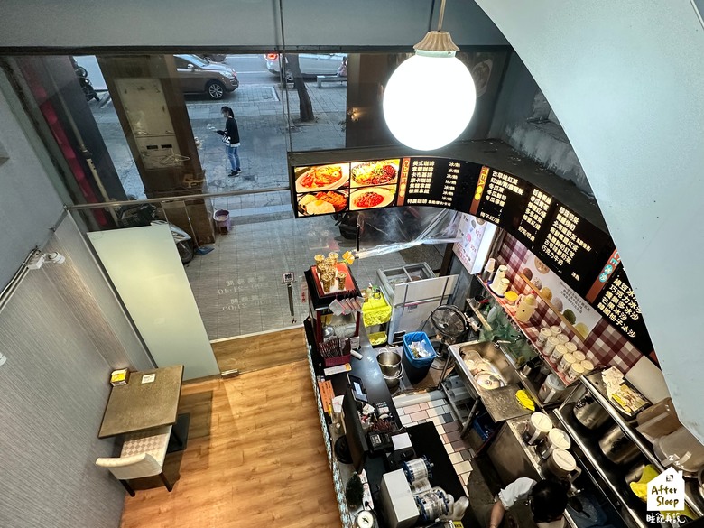 點我看大圖 高雄新興|麻吉咖啡 MACHI CAFE _新堀江商圈學生愛店