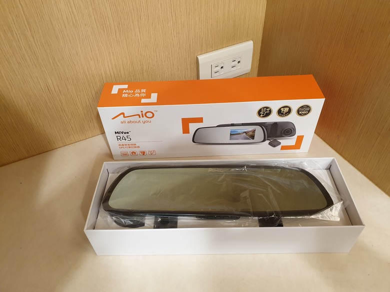 回歸後視鏡型行車紀錄器: MIO R45