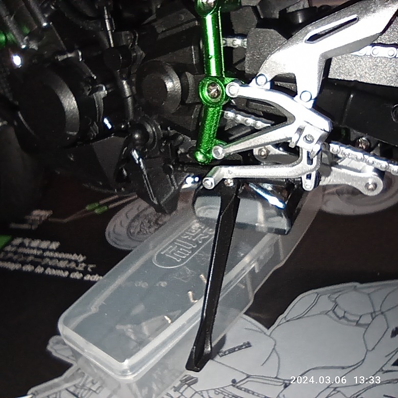 點我看大圖 【模型新手也能輕鬆組 Part1】MENG 1/9 KAWASAKI H2 悅色版 重機模型