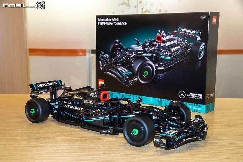 【開箱】LEGO 樂高三款 F1 賽車作品實拍：10330 McLaren MP4/4、42165/42171賓士W14 E Performance！