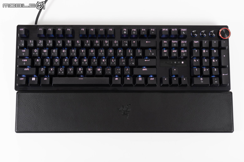 Razer Huntsman V3 Pro 類比光軸電競鍵盤開箱試用 以可調光軸設計提供超高靈敏度反應