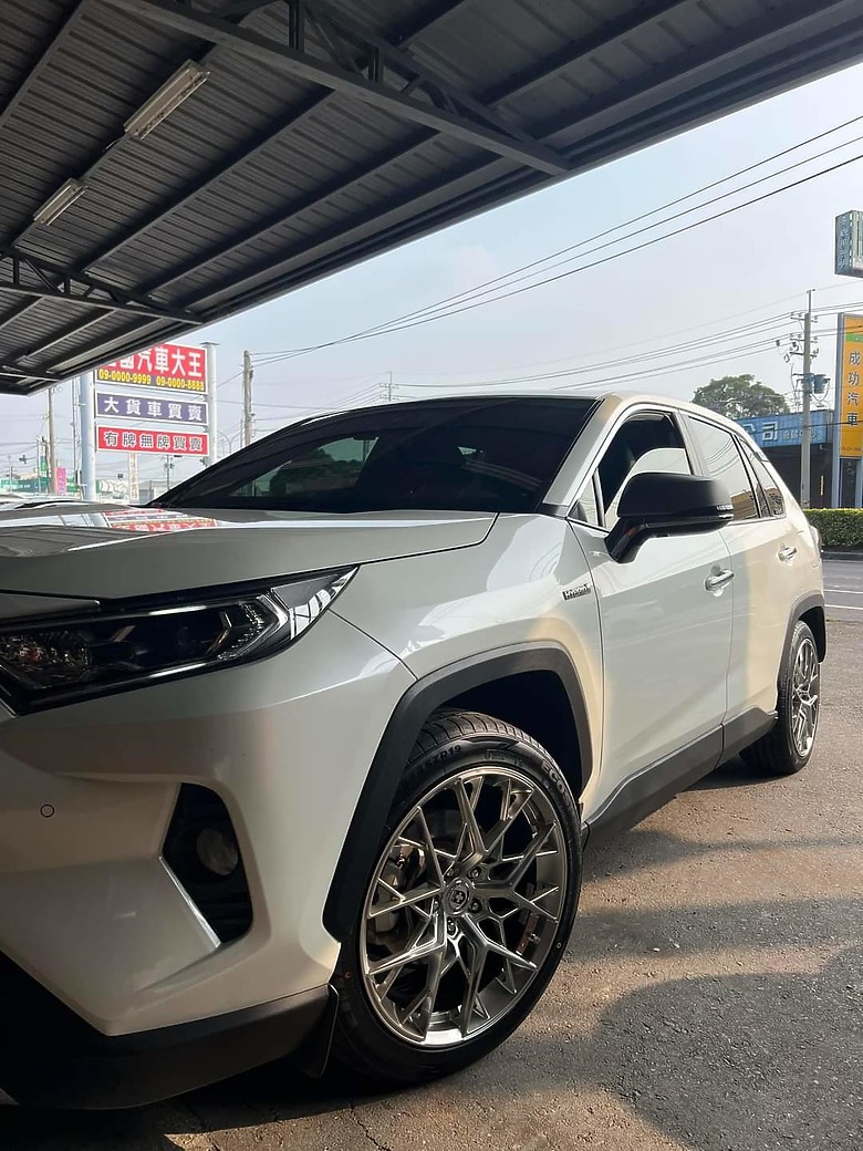 [改裝] RAV4升級19吋輪圈 今天當帥哥 變街上最亮的仔