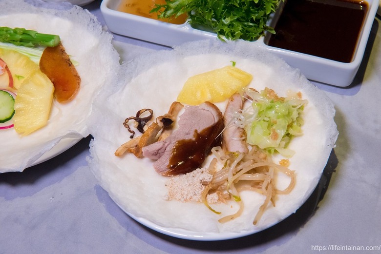 【臺南美食】清明期間限定4~6人份潤餅套餐(需預約),把烤鴨、烏魚子、海陸食材包進去,精緻型潤餅,還有平日外帶限定的外帶小鴨~玥圓坊潤餅三重奏 - 南人幫