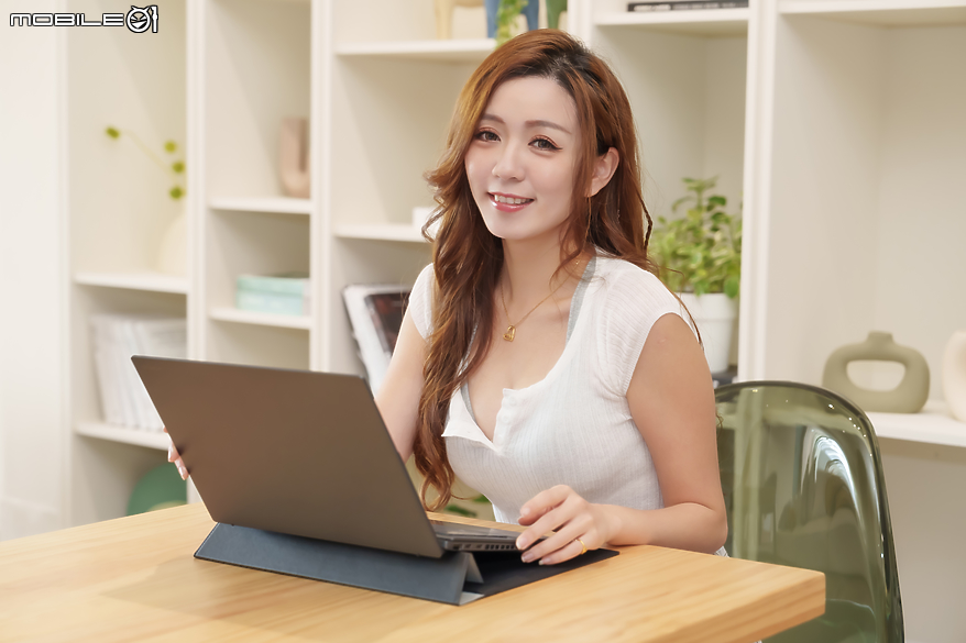 點我看大圖 ASUS Zenbook DUO (2024) UX8406 測試報告|保有最佳行動效能與續航的雙螢幕筆電