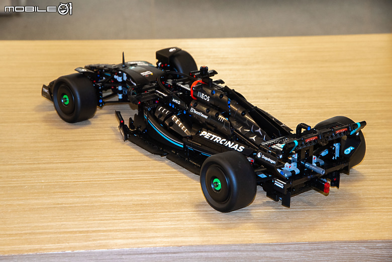 【開箱】LEGO 樂高三款 F1 賽車作品實拍：10330 McLaren MP4/4、42165/42171賓士W14 E Performance！