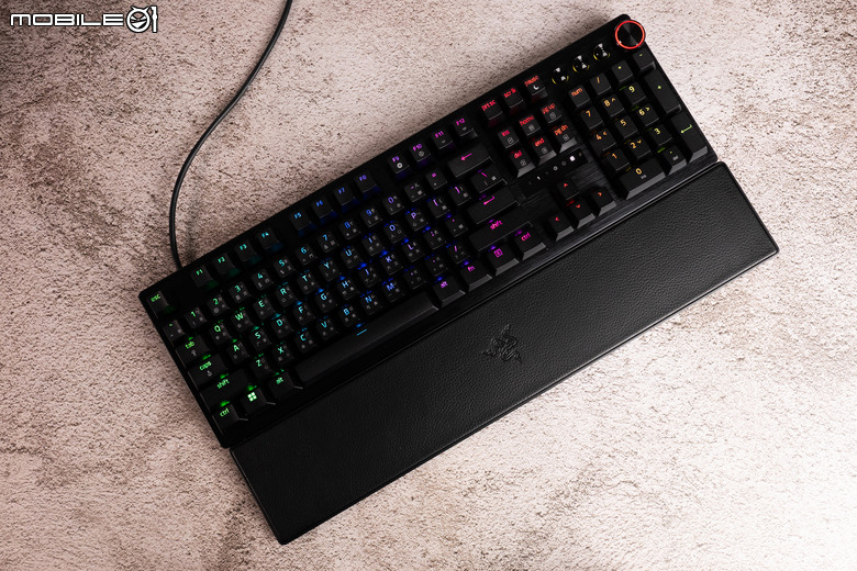 Razer Huntsman V3 Pro 類比光軸電競鍵盤開箱試用 以可調光軸設計提供超高靈敏度反應