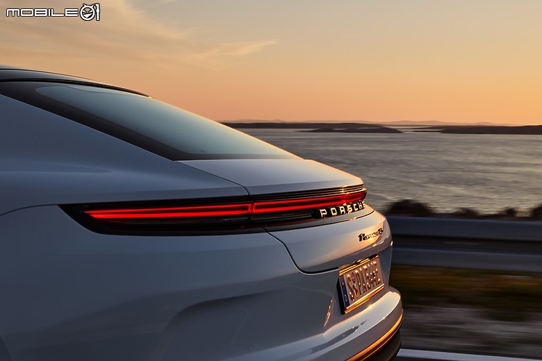 【國內新訊】Porsche Panamera 4S E-Hybrid開放接單,734萬元起、3.7秒加速破百!
