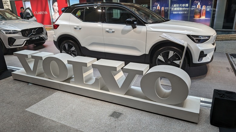本來是來看Volvo的, 卻被BMW的純電系列靓車給吸引了~