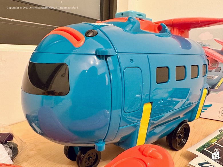 點我看大圖 從AMAZON買玩具給小糰|校車及飛機造型方向盤幼教玩具開箱