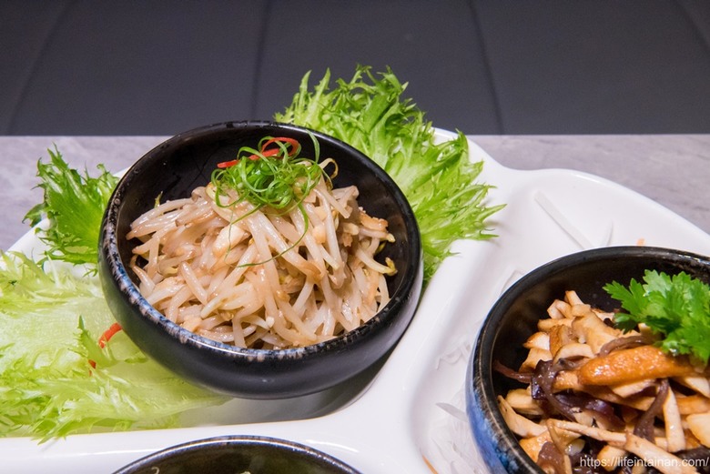 【臺南美食】清明期間限定4~6人份潤餅套餐(需預約),把烤鴨、烏魚子、海陸食材包進去,精緻型潤餅,還有平日外帶限定的外帶小鴨~玥圓坊潤餅三重奏 - 南人幫