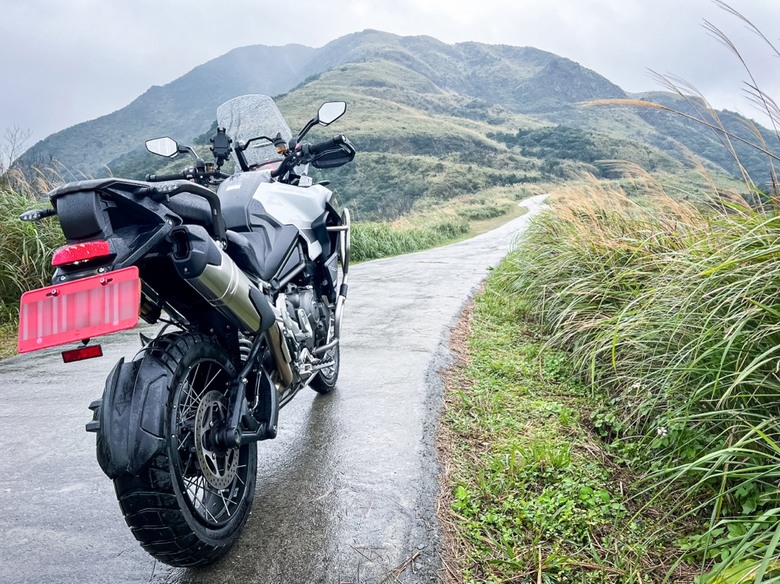 Triumph Tiger 1200 Rally Explorer寒流直上草山雷達站