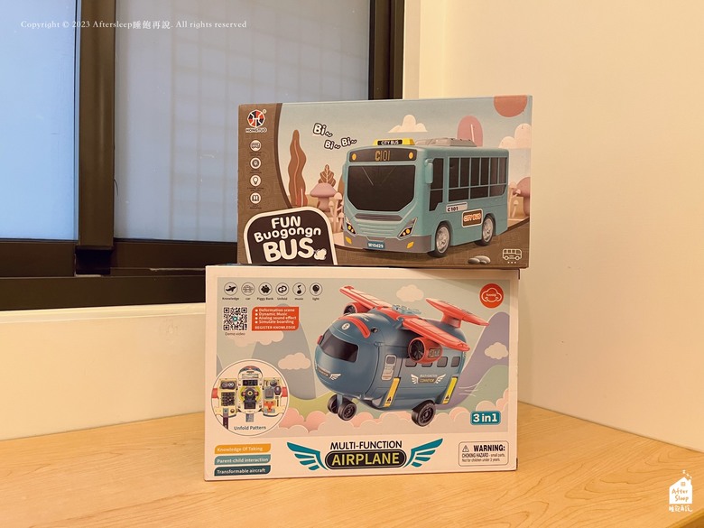點我看大圖 從AMAZON買玩具給小糰|校車及飛機造型方向盤幼教玩具開箱