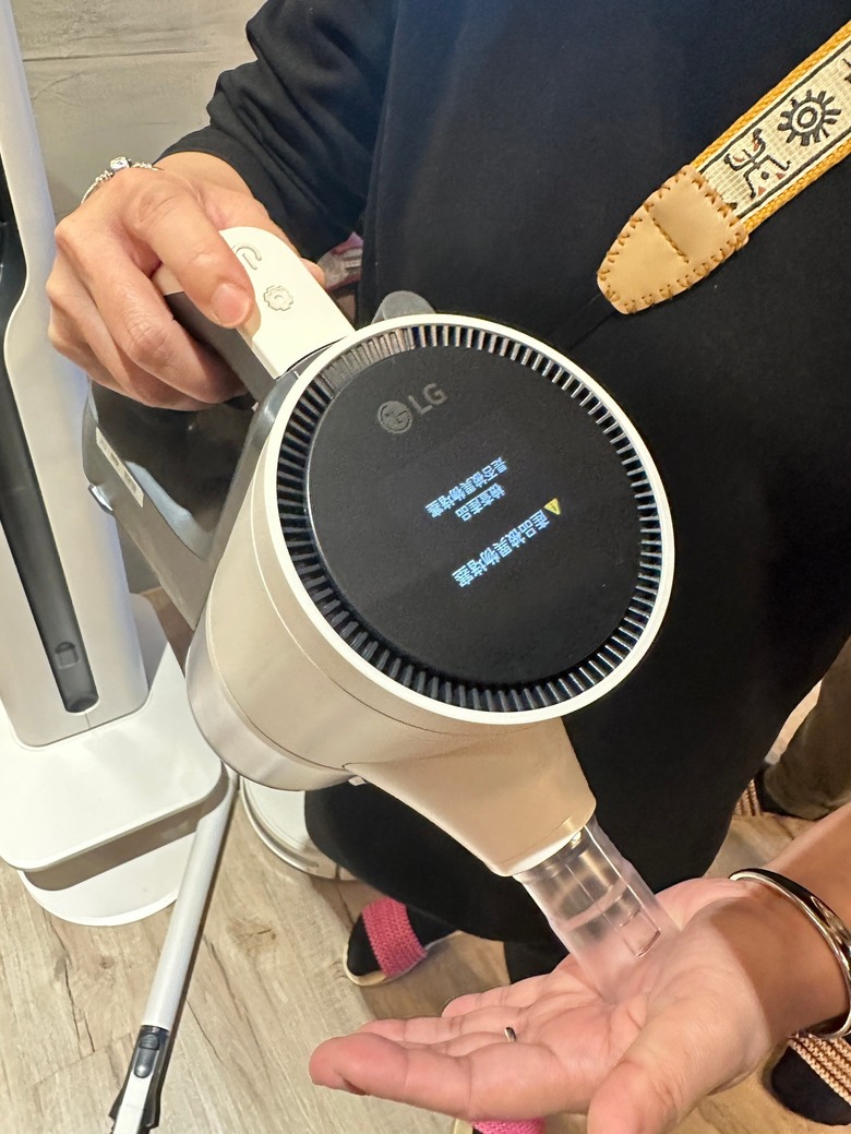 現場體驗 LG CordZero™清空塔的魅力丨時尚美學 meets 雙重潔淨力丨吸塵器+掃地機器人不再各自為政!