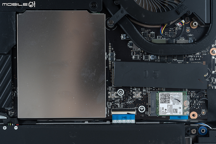 MSI Titan 18 HX A14V 測試報告｜穩坐龍魂電競的旗艦效能王座
