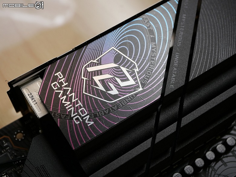 點我看大圖 性價取向擴充性強 Phantom Gaming Z790 Riptide WiFi 開箱