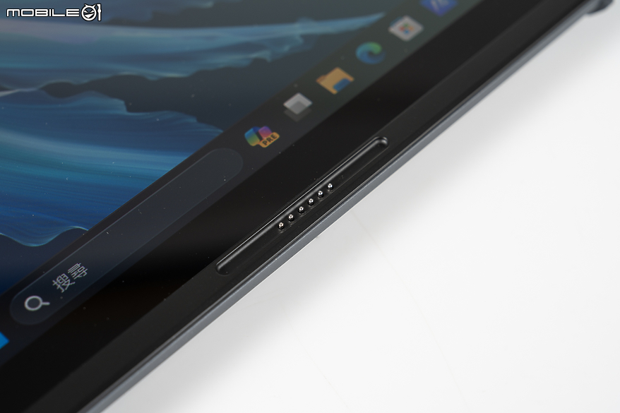 ASUS Zenbook DUO (2024) UX8406 測試報告｜保有最佳行動效能與續航的雙螢幕筆電