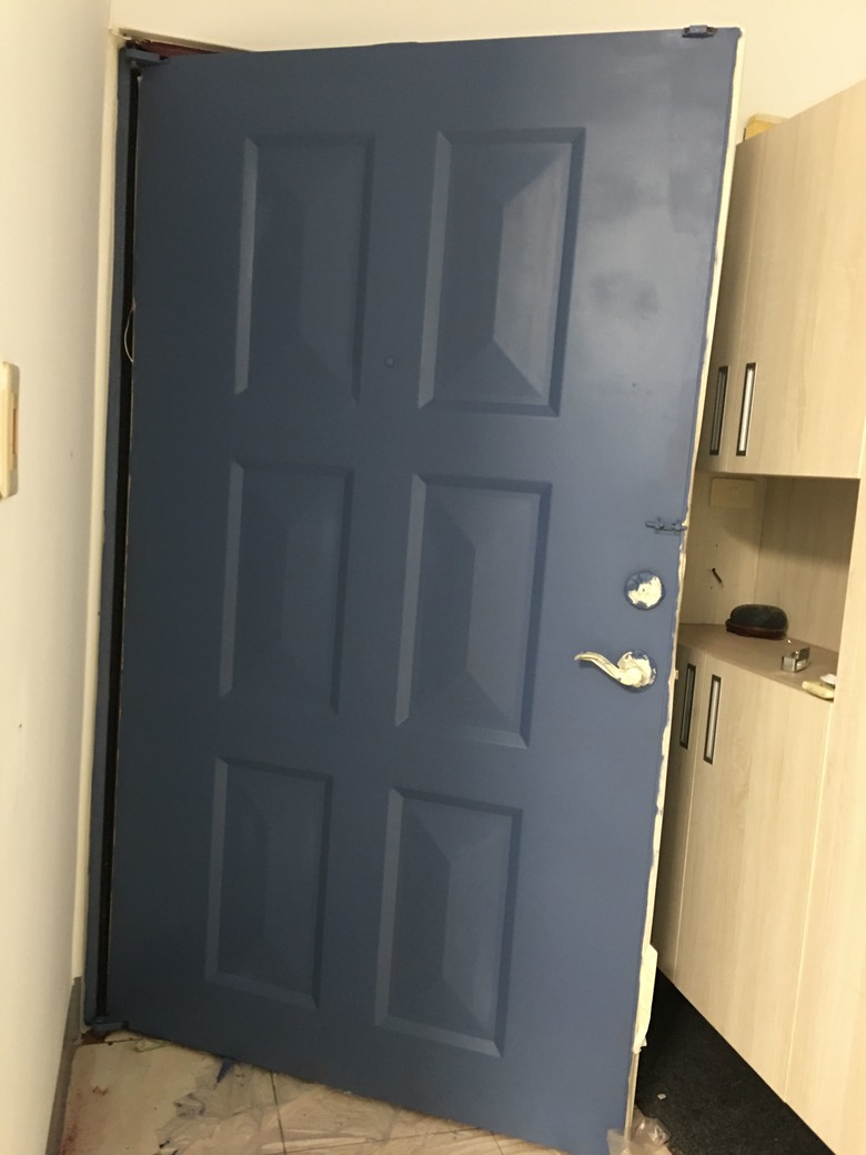 舊鐵門粉刷