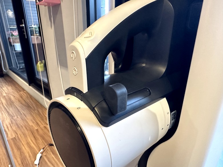 現場體驗 LG CordZero™清空塔的魅力丨時尚美學 meets 雙重潔淨力丨吸塵器+掃地機器人不再各自為政!
