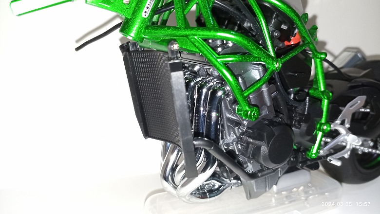 點我看大圖 【模型新手也能輕鬆組 Part1】MENG 1/9 KAWASAKI H2 悅色版 重機模型