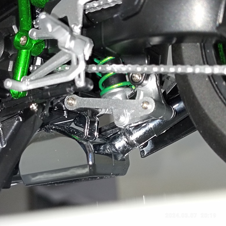 點我看大圖 【模型新手也能輕鬆組 Part1】MENG 1/9 KAWASAKI H2 悅色版 重機模型