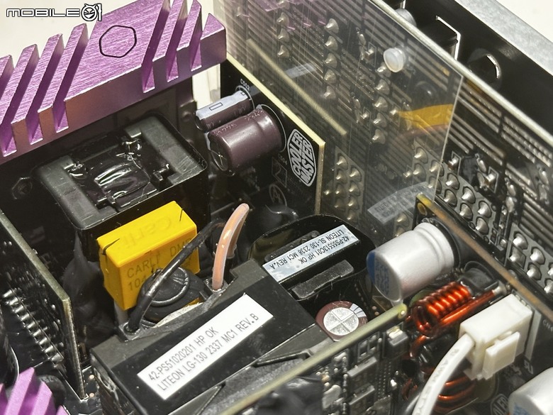 酷碼科技 GX III 1050 GOLD ATX 3.0電源