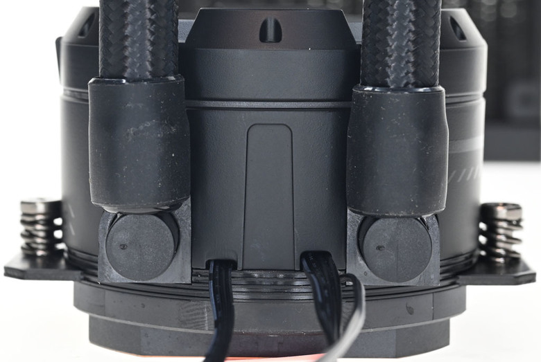 點我看大圖 ID-COOLING SL240一體式水冷散熱器開箱