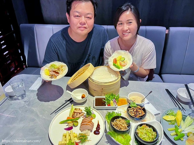 【臺南美食】清明期間限定4~6人份潤餅套餐(需預約),把烤鴨、烏魚子、海陸食材包進去,精緻型潤餅,還有平日外帶限定的外帶小鴨~玥圓坊潤餅三重奏 - 南人幫