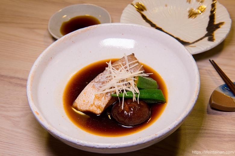 【臺南美食】台南預約制無菜單料理，坐在板前看料理長現場製作割烹料理，提供板前座位及包廂空間~鮨本味 - 南人幫