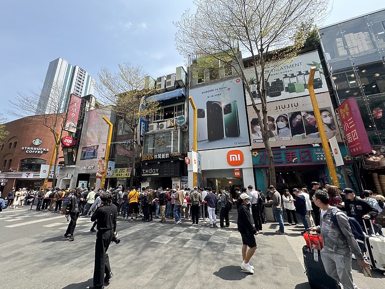 點我看大圖 小米14取機排隊+西門隨拍