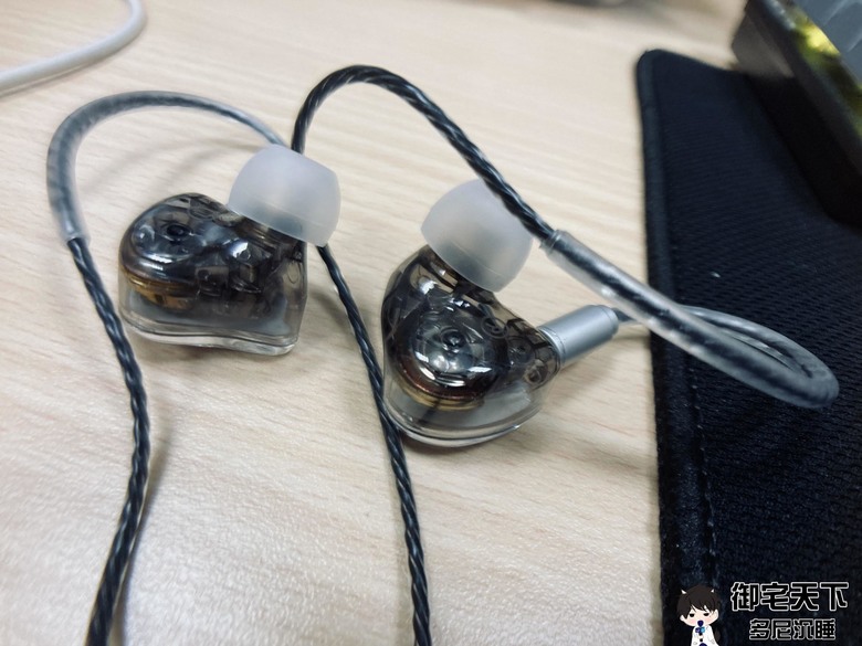 開箱｜【FOXXRAY】高清晰雙動圈入耳式監聽耳機（FXR-IEM-201） - 千元不到就可換線，低頻愛好者的親民選擇！