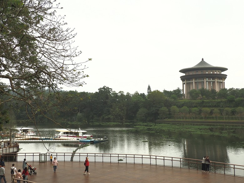 峨眉湖步道、細茅埔吊橋、富興老街、大自然文化世界、世界幸福咖啡總店-快樂咖啡坊,外掛關西一銀麵 — 浪漫臺三線之新竹峨眉湖半日行旅