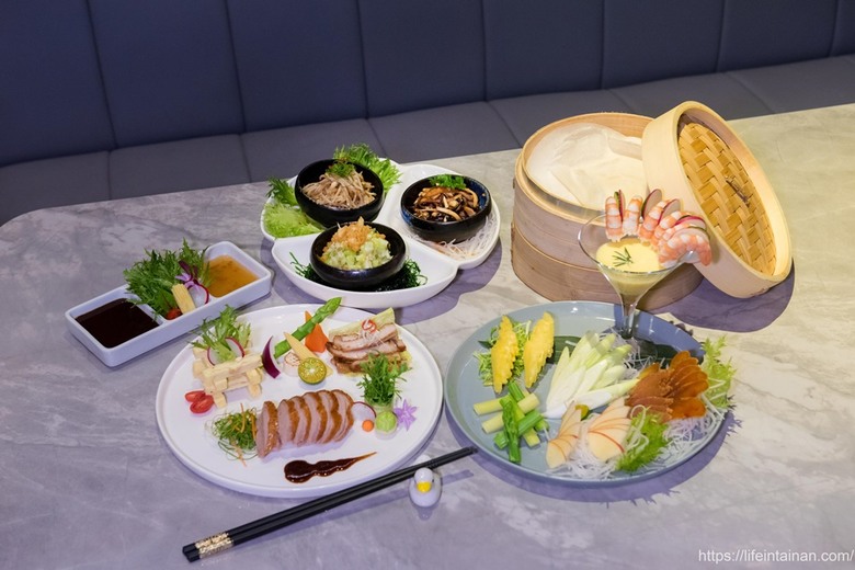【臺南美食】清明期間限定4~6人份潤餅套餐(需預約),把烤鴨、烏魚子、海陸食材包進去,精緻型潤餅,還有平日外帶限定的外帶小鴨~玥圓坊潤餅三重奏 - 南人幫
