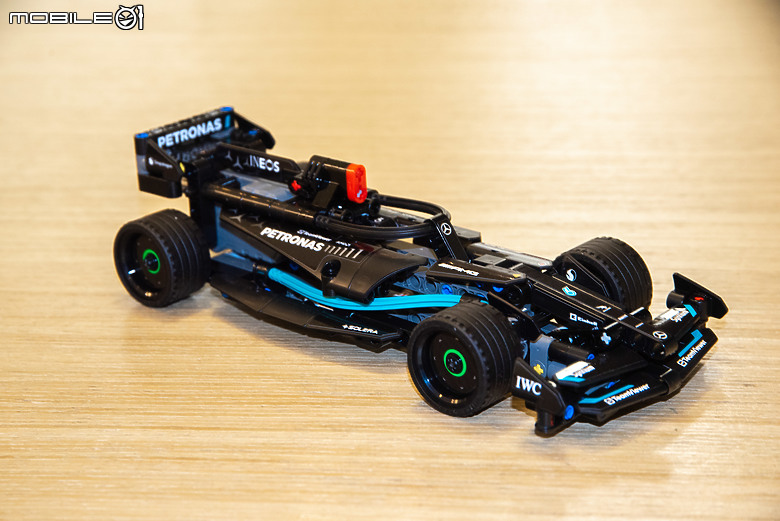 【開箱】LEGO 樂高三款 F1 賽車作品實拍：10330 McLaren MP4/4、42165/42171賓士W14 E Performance！