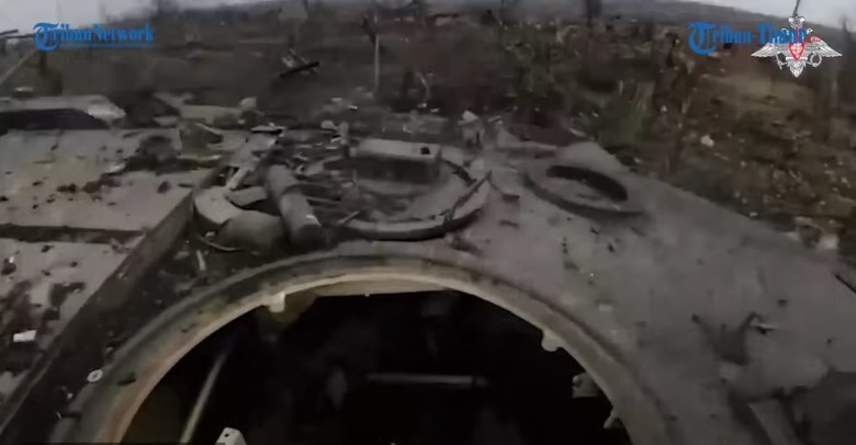 [俄軍領獎] 被丟棄的 美軍M1坦克, 俄軍帶大家參觀