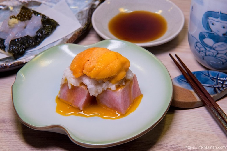 【臺南美食】台南預約制無菜單料理，坐在板前看料理長現場製作割烹料理，提供板前座位及包廂空間~鮨本味 - 南人幫