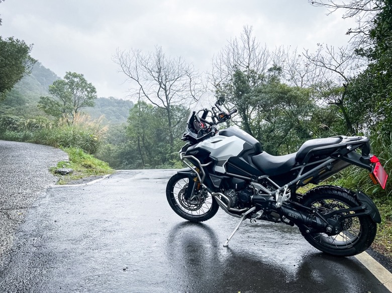 Triumph Tiger 1200 Rally Explorer寒流直上草山雷達站