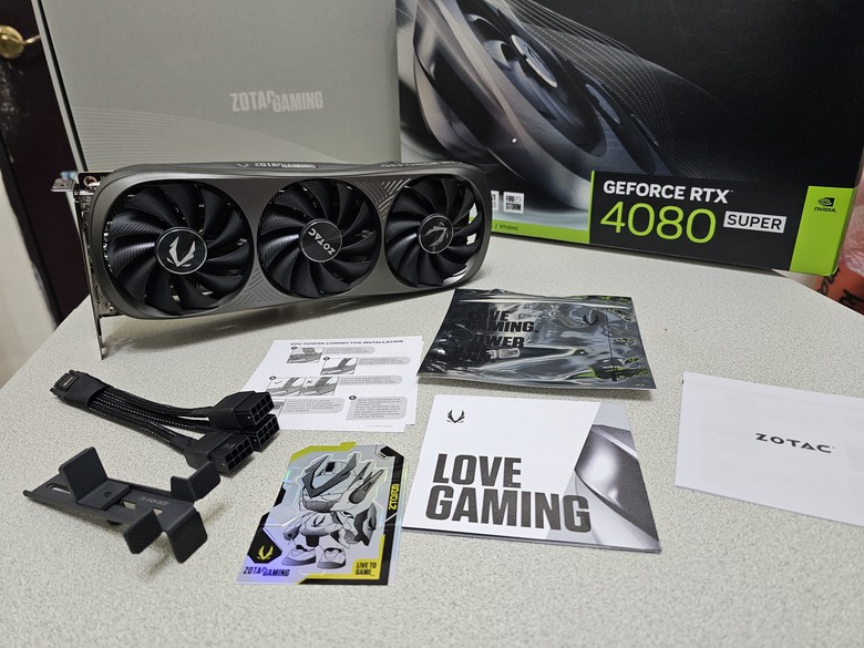 顯示卡不只玩遊戲，還能用AI來解答疑難雜症~ ZOTAC GAMING RTX4080 SUPER Trinity開箱及測試