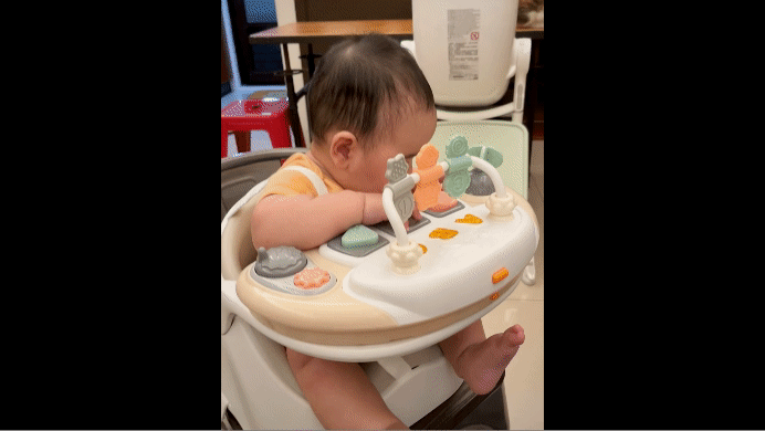 點我看大圖 從AMAZON買玩具給小糰|校車及飛機造型方向盤幼教玩具開箱