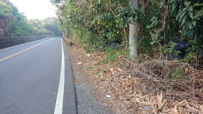 2024-03-24(更新內容)協助查緝在縣道148亂丟垃圾的傢伙,費用2000元。謝謝
