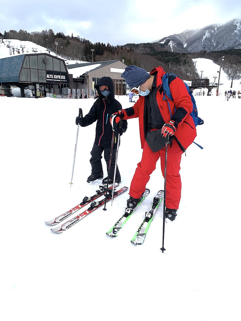 點我看大圖 <日本>2023全家人解封日本行~星野磐梯山滑雪 夜晚比白天更美