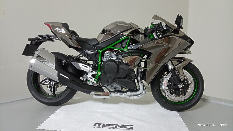 點我看大圖 【模型新手也能輕鬆組 Part1】MENG 1/9 KAWASAKI H2 悅色版 重機模型
