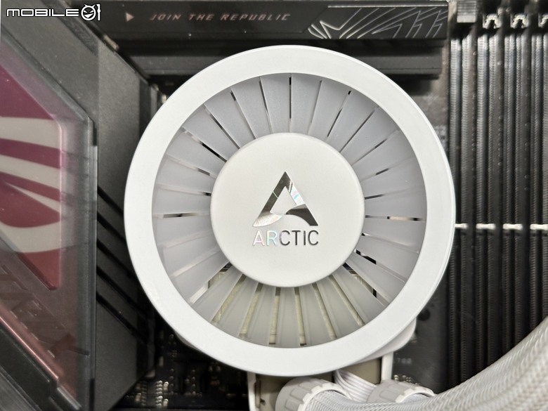 創新、顏值及功能兼具 Arctic Liquid Freezer III 一體式水冷