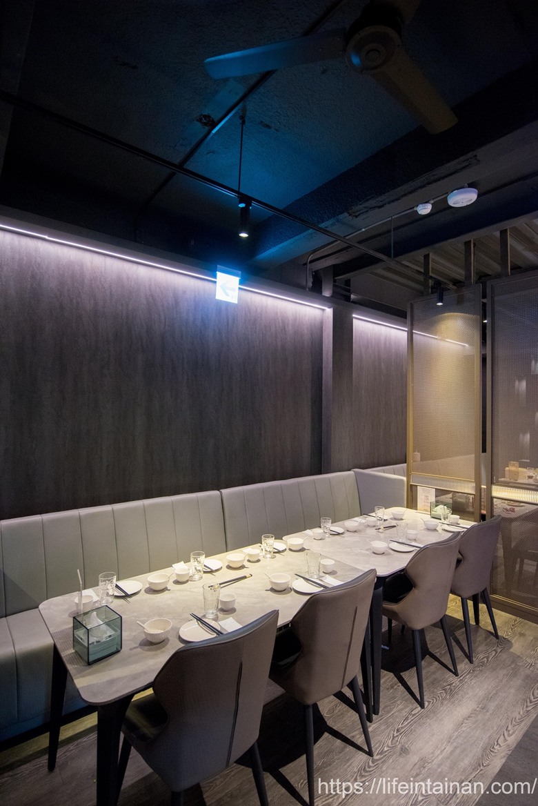 【臺南美食】清明期間限定4~6人份潤餅套餐(需預約),把烤鴨、烏魚子、海陸食材包進去,精緻型潤餅,還有平日外帶限定的外帶小鴨~玥圓坊潤餅三重奏 - 南人幫