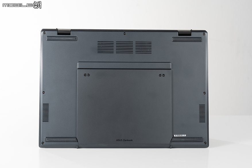 ASUS Zenbook DUO (2024) UX8406 測試報告｜保有最佳行動效能與續航的雙螢幕筆電
