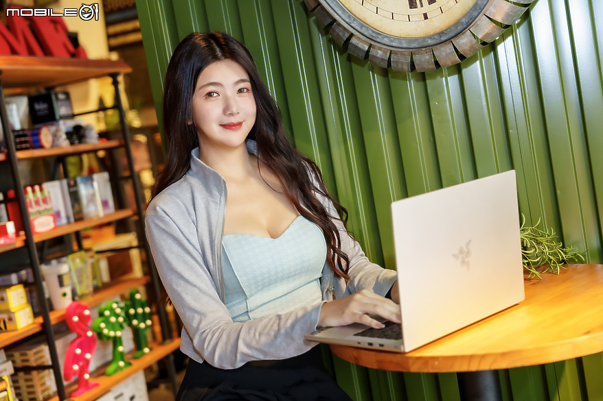 點我看大圖 Razer Blade 14 Mercury Edition 2024 實測報告|自由切換玩家與創作者效能模式