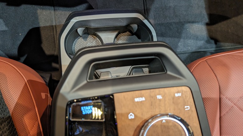 本來是來看Volvo的, 卻被BMW的純電系列靓車給吸引了~