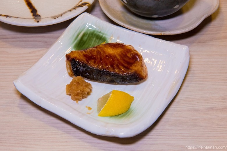 【臺南美食】台南預約制無菜單料理，坐在板前看料理長現場製作割烹料理，提供板前座位及包廂空間~鮨本味 - 南人幫