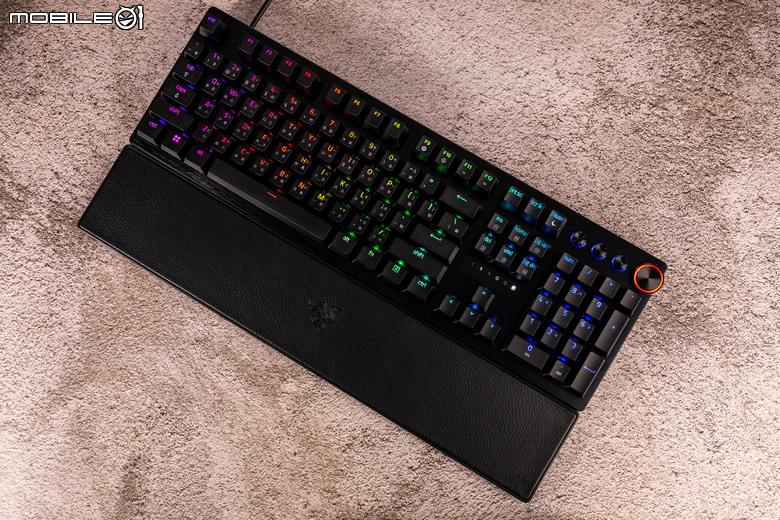 Razer Huntsman V3 Pro 類比光軸電競鍵盤開箱試用 以可調光軸設計提供超高靈敏度反應