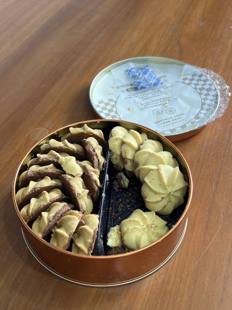 [開箱]挑很久的彌月禮盒-鴻鼎菓子噠啵曲奇雙拼派對盒