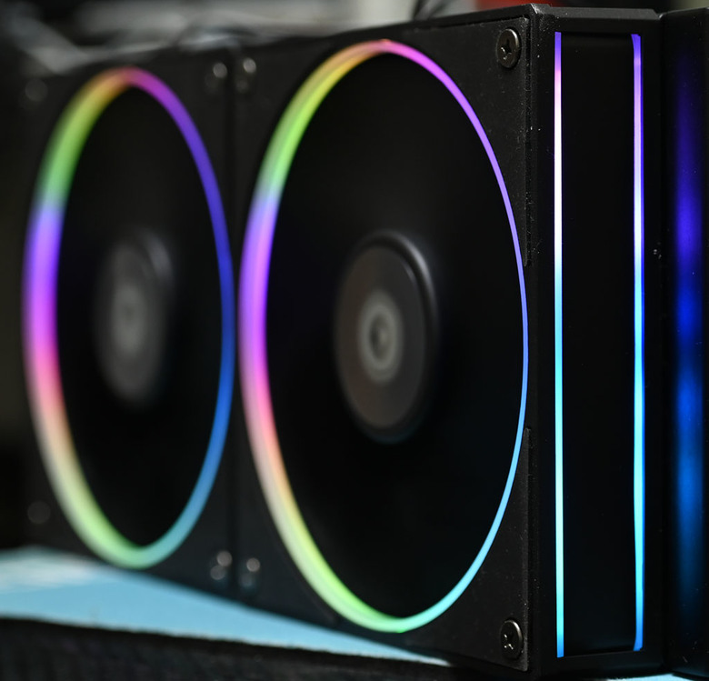 點我看大圖 ID-COOLING SL240一體式水冷散熱器開箱